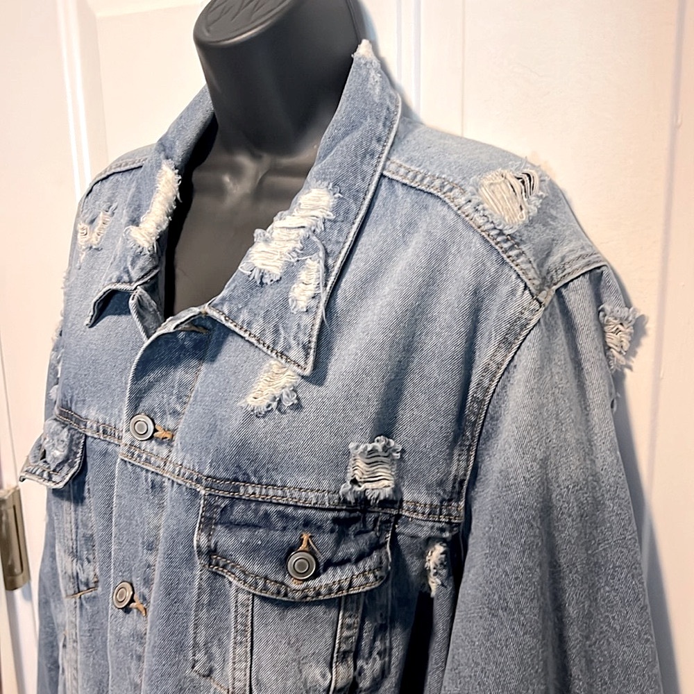 FASHION NOVA 💋 100% COTTON DISTRESSED DESTROYED RIPPED DENIM JEAN JACKET Size 2X - Picture 3 of 13